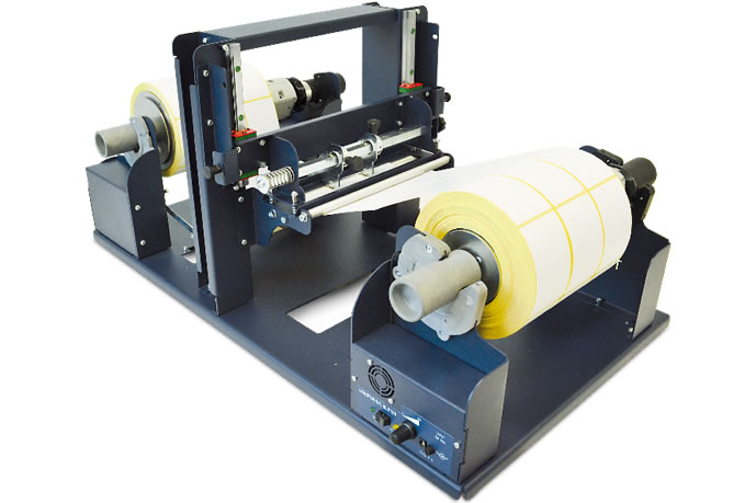 Longitudinal label slitter processing labels